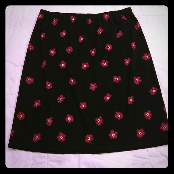 Casual Corner Dresses & Skirts - Women's Black Knit Skirt w/Red Flowers (XL)